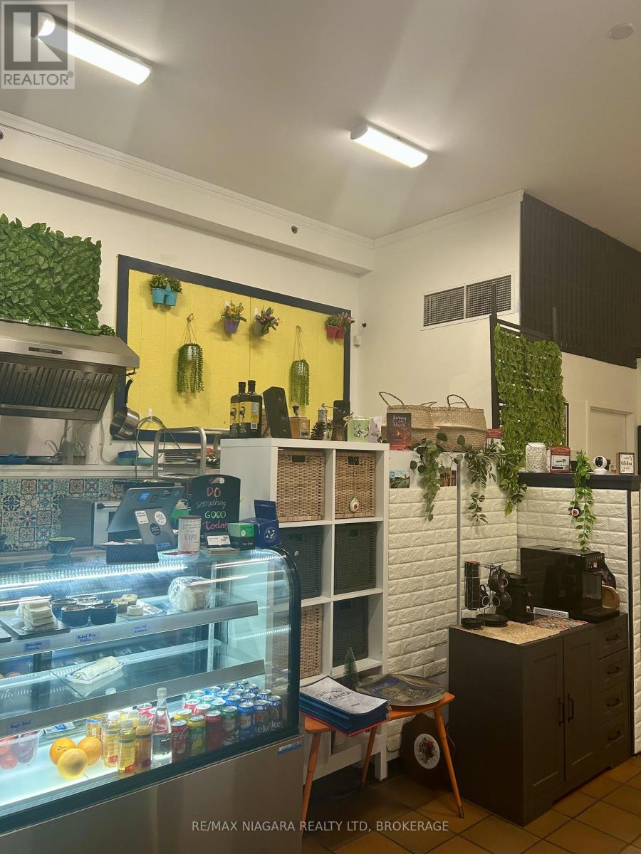 112 - 17 Lock Street, St. Catharines (Port Dalhousie), Ontario  L2N 5B6 - Photo 6 - X12757812