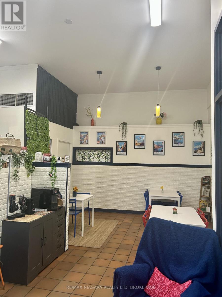 112 - 17 Lock Street, St. Catharines (Port Dalhousie), Ontario  L2N 5B6 - Photo 7 - X12757812