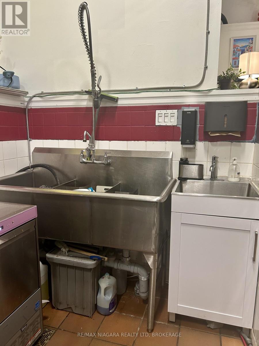 112 - 17 Lock Street, St. Catharines (Port Dalhousie), Ontario  L2N 5B6 - Photo 12 - X12757812