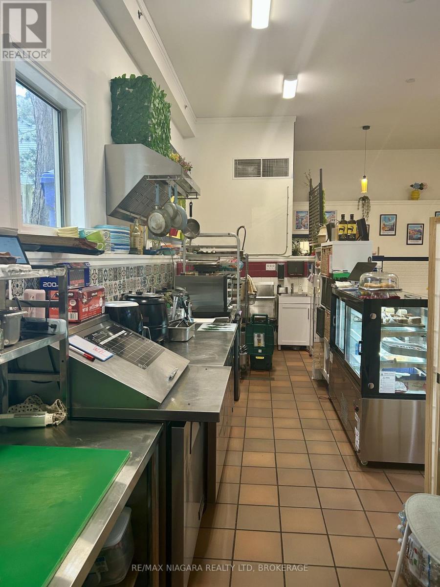 112 - 17 Lock Street, St. Catharines (Port Dalhousie), Ontario  L2N 5B6 - Photo 10 - X12757812