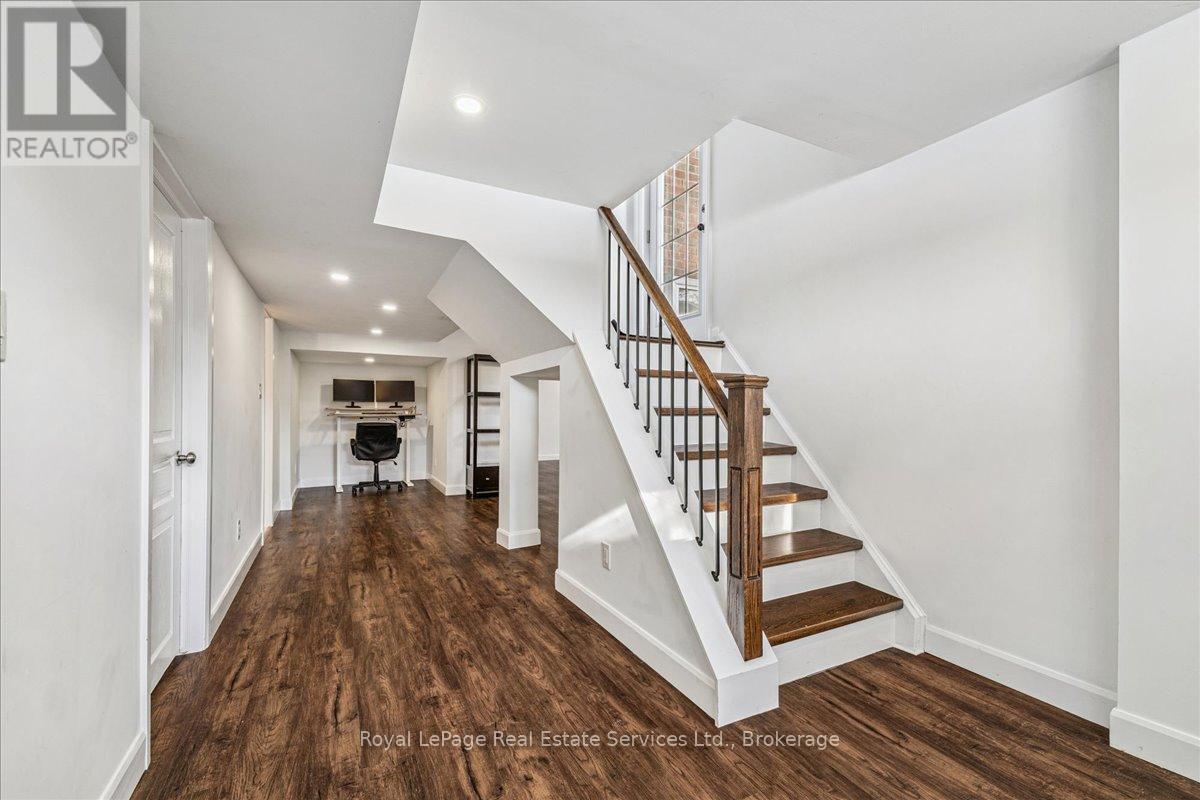 384 Strathcona Drive, Burlington, Ontario  L7L 2E5 - Photo 18 - W12756744