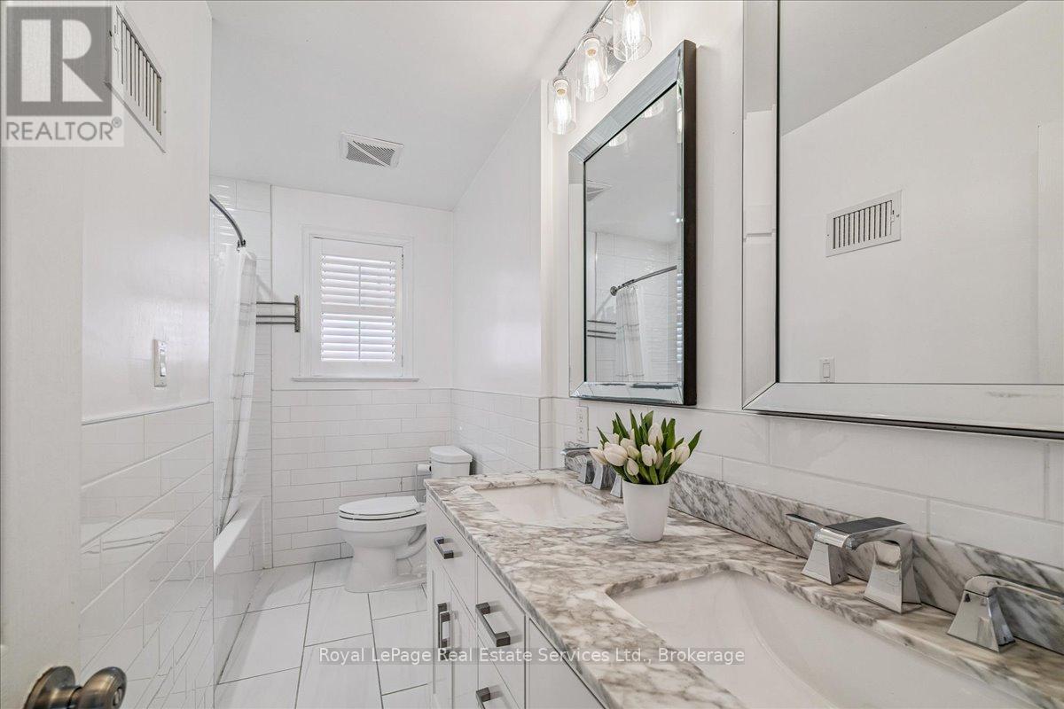 384 Strathcona Drive, Burlington, Ontario  L7L 2E5 - Photo 14 - W12756744