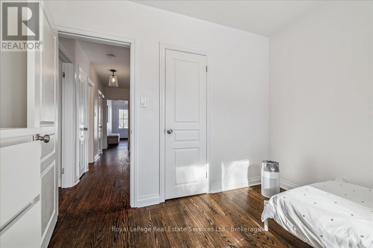 384 Strathcona Drive, Burlington, Ontario  L7L 2E5 - Photo 16 - W12756744