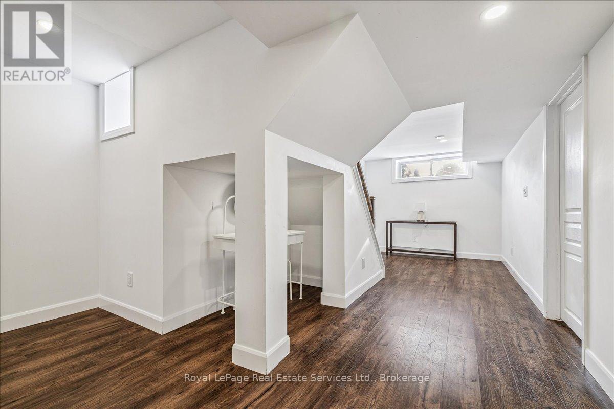 384 Strathcona Drive, Burlington, Ontario  L7L 2E5 - Photo 19 - W12756744