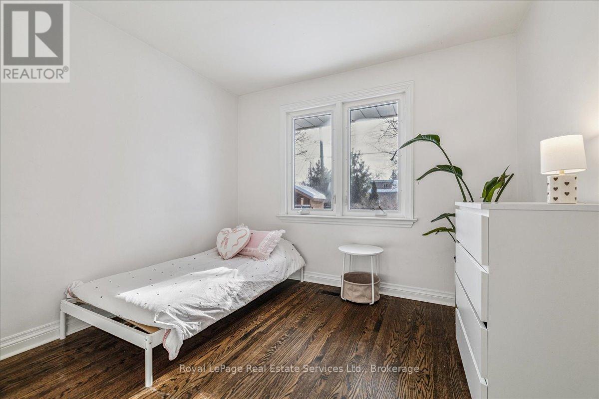 384 Strathcona Drive, Burlington, Ontario  L7L 2E5 - Photo 15 - W12756744