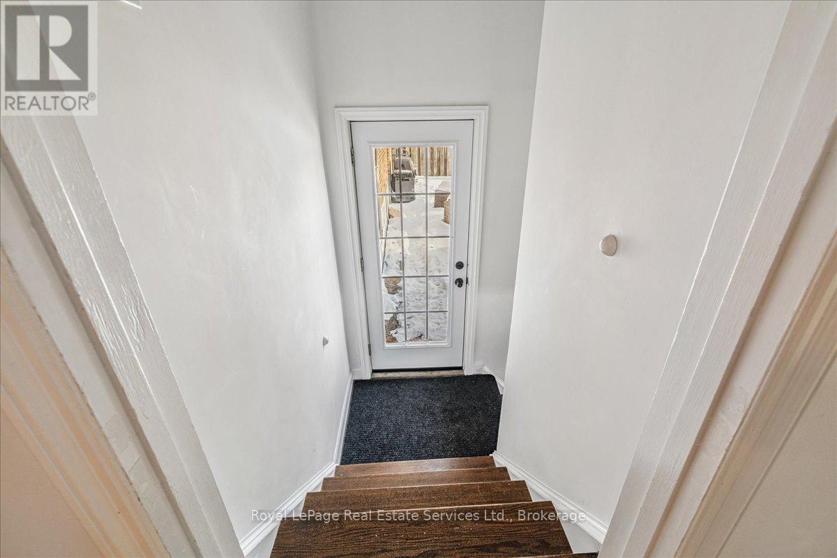 384 Strathcona Drive, Burlington, Ontario  L7L 2E5 - Photo 17 - W12756744