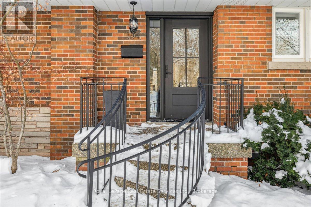 384 Strathcona Drive, Burlington, Ontario  L7L 2E5 - Photo 2 - W12756744