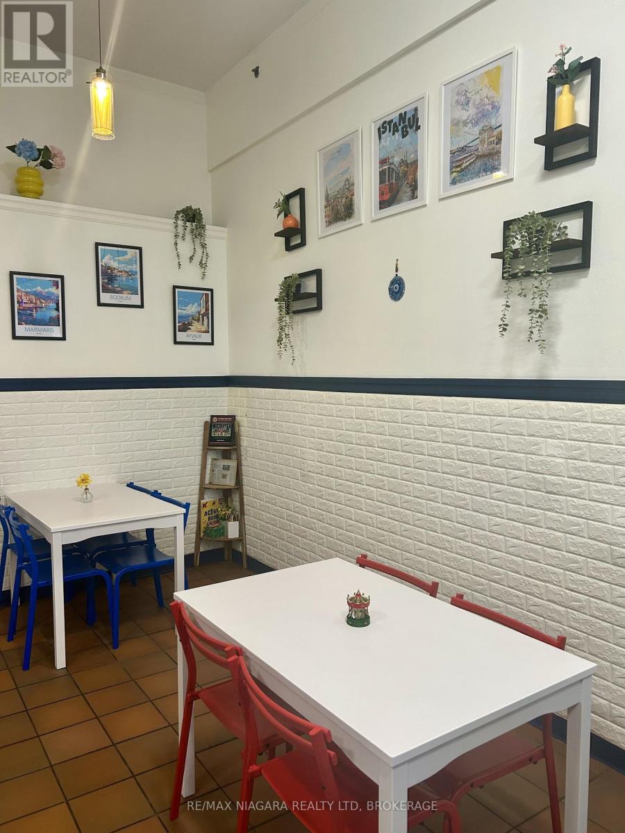 112 - 17 Lock Street, St. Catharines (Port Dalhousie), Ontario  L2N 5B6 - Photo 5 - X12757812