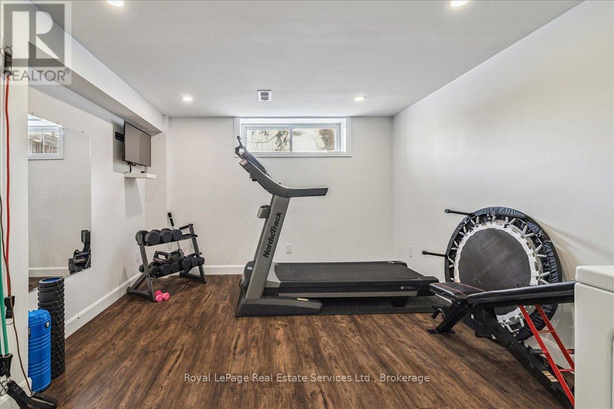 384 Strathcona Drive, Burlington, Ontario  L7L 2E5 - Photo 25 - W12756744