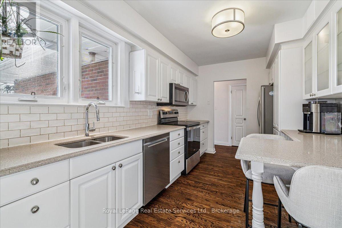 384 Strathcona Drive, Burlington, Ontario  L7L 2E5 - Photo 8 - W12756744