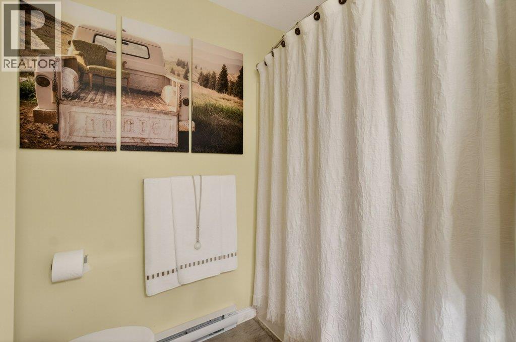 111 Harbourfront Drive Nw Unit# 2, Salmon Arm, British Columbia  V1E 1A3 - Photo 36 - 10374426