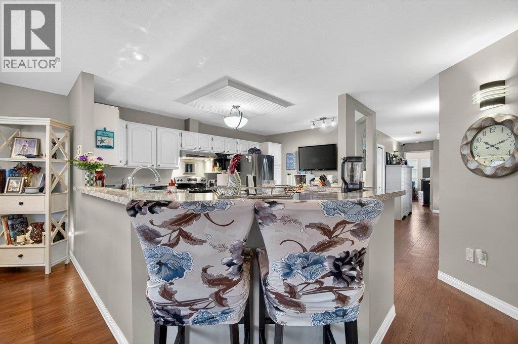 111 Harbourfront Drive Nw Unit# 2, Salmon Arm, British Columbia  V1E 1A3 - Photo 19 - 10374426