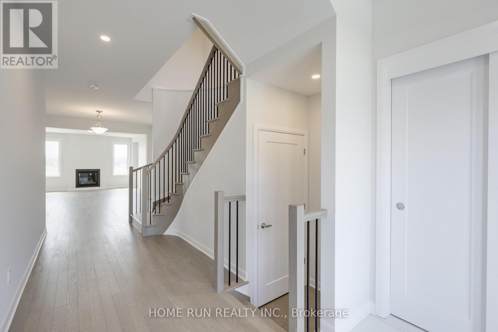 218 Elsie Macgill Walk, Ottawa, Ontario  K2W 0L5 - Photo 3 - X12757310