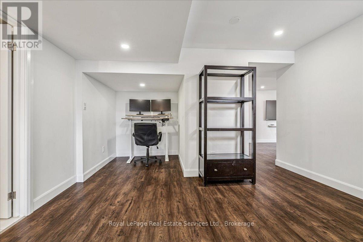 384 Strathcona Drive, Burlington, Ontario  L7L 2E5 - Photo 20 - W12756744