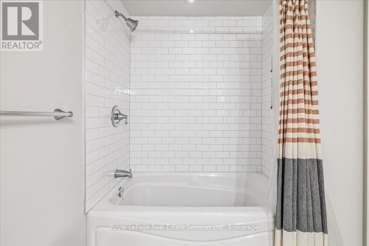 384 Strathcona Drive, Burlington, Ontario  L7L 2E5 - Photo 24 - W12756744