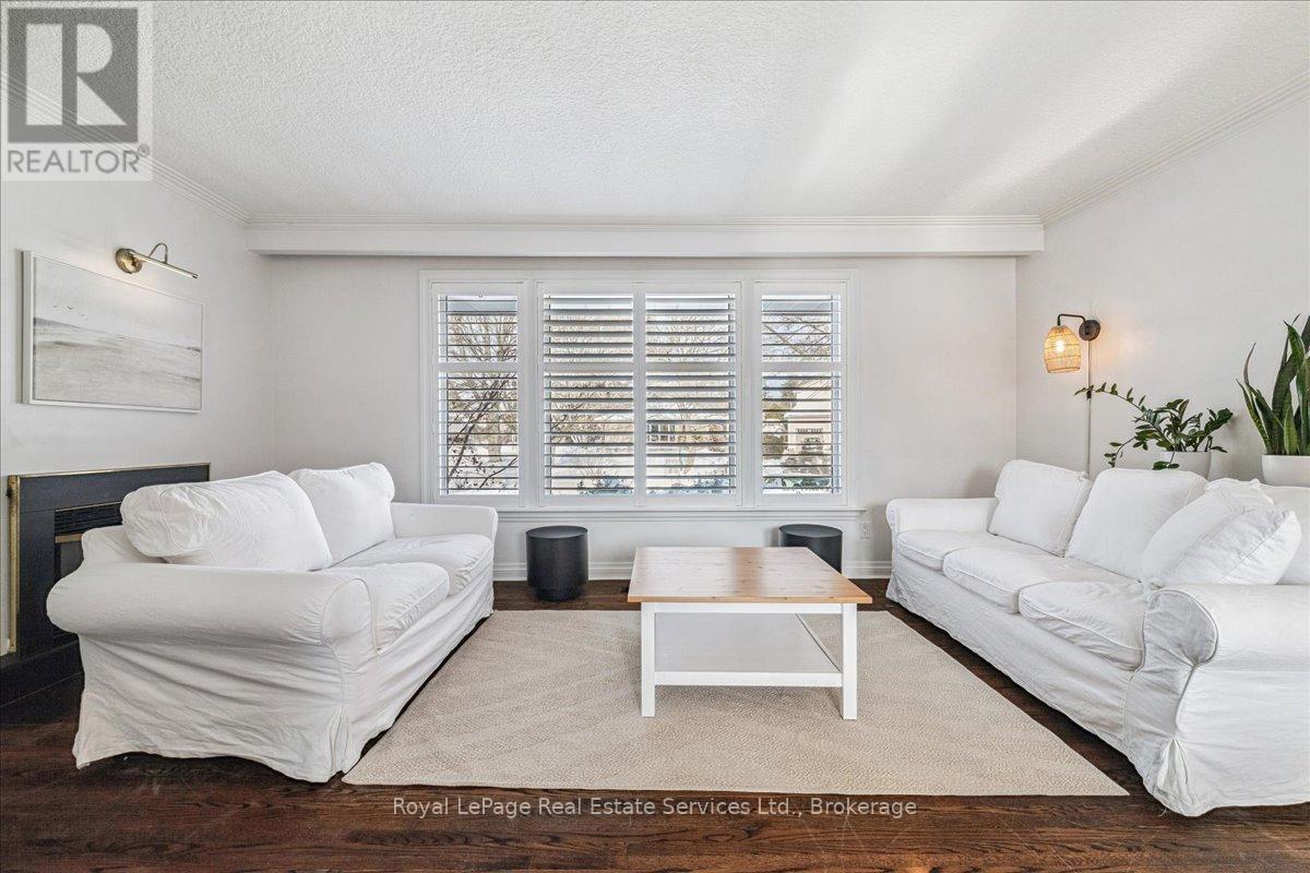 384 Strathcona Drive, Burlington, Ontario  L7L 2E5 - Photo 5 - W12756744