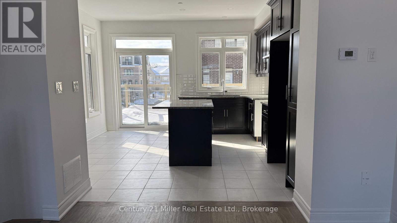 50 - 2150 Trafalgar Road, Oakville, Ontario  L6H 8A5 - Photo 7 - W12757352