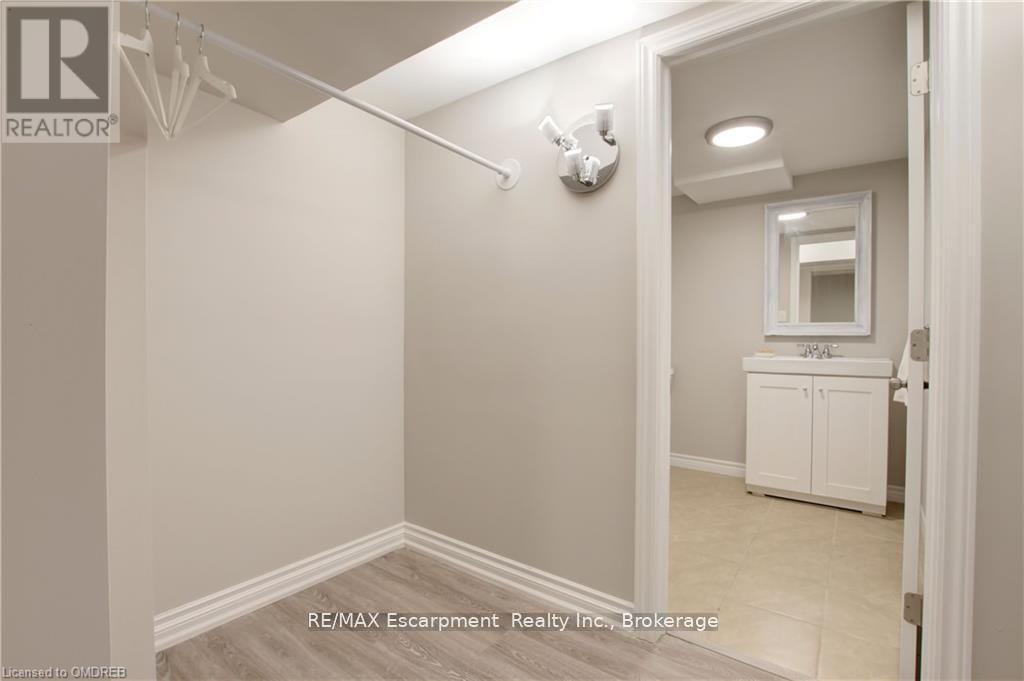 Lower - 2093 Maplewood Drive, Burlington (Brant), Ontario  L7R 2C6 - Photo 14 - W12757758