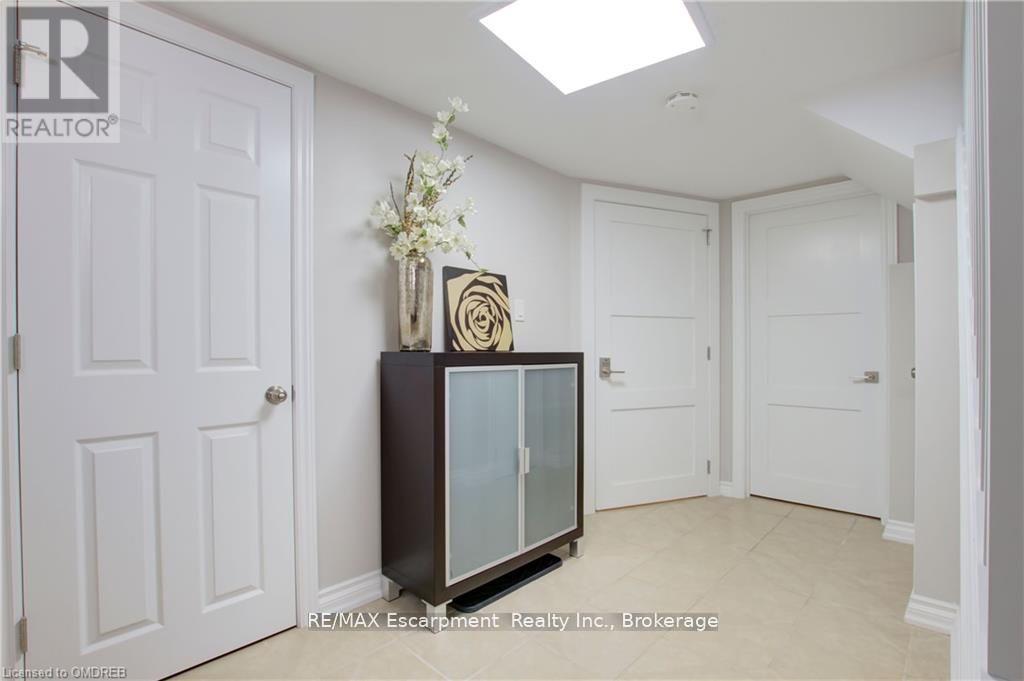 Lower - 2093 Maplewood Drive, Burlington (Brant), Ontario  L7R 2C6 - Photo 18 - W12757758