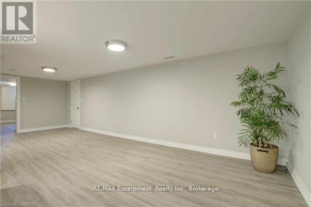 Lower - 2093 Maplewood Drive, Burlington (Brant), Ontario  L7R 2C6 - Photo 6 - W12757758