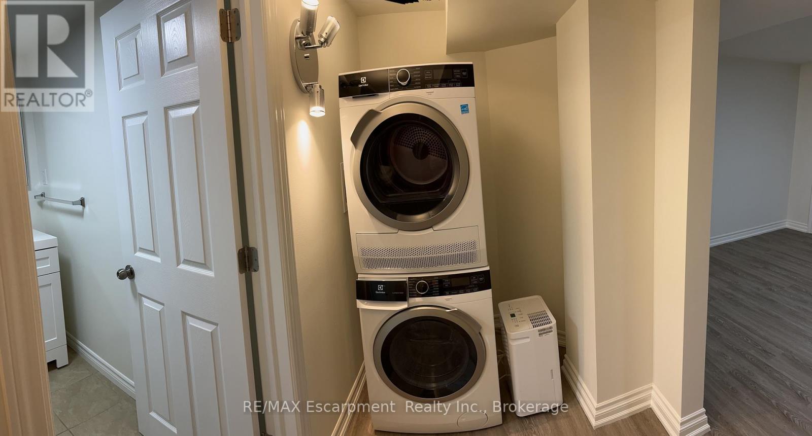 Lower - 2093 Maplewood Drive, Burlington (Brant), Ontario  L7R 2C6 - Photo 29 - W12757758