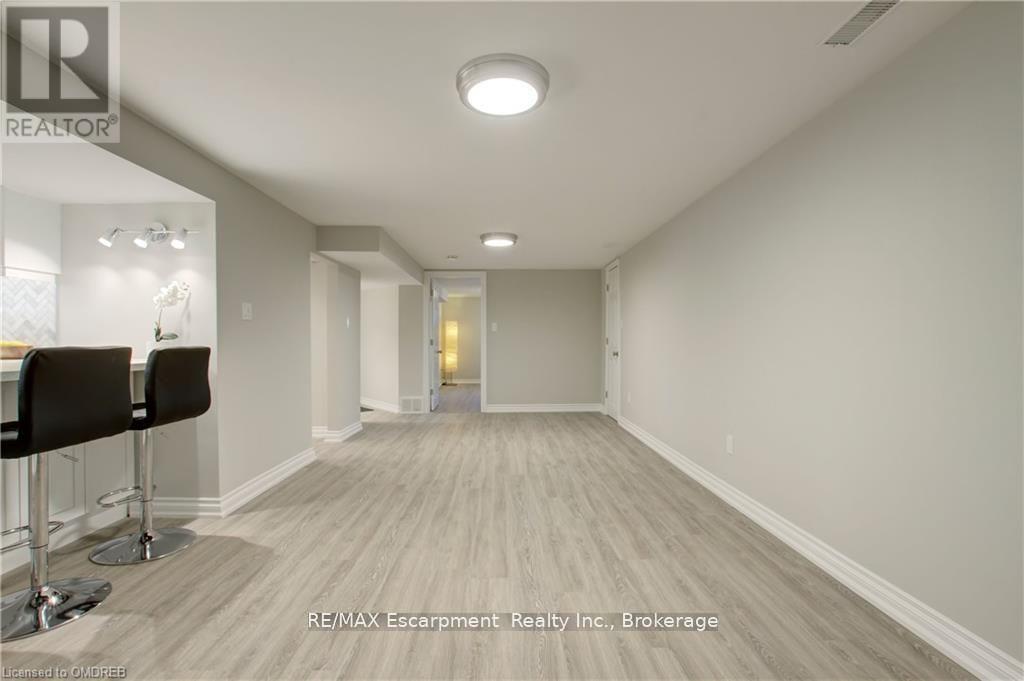 Lower - 2093 Maplewood Drive, Burlington (Brant), Ontario  L7R 2C6 - Photo 8 - W12757758