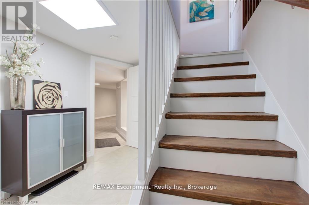 Lower - 2093 Maplewood Drive, Burlington (Brant), Ontario  L7R 2C6 - Photo 20 - W12757758