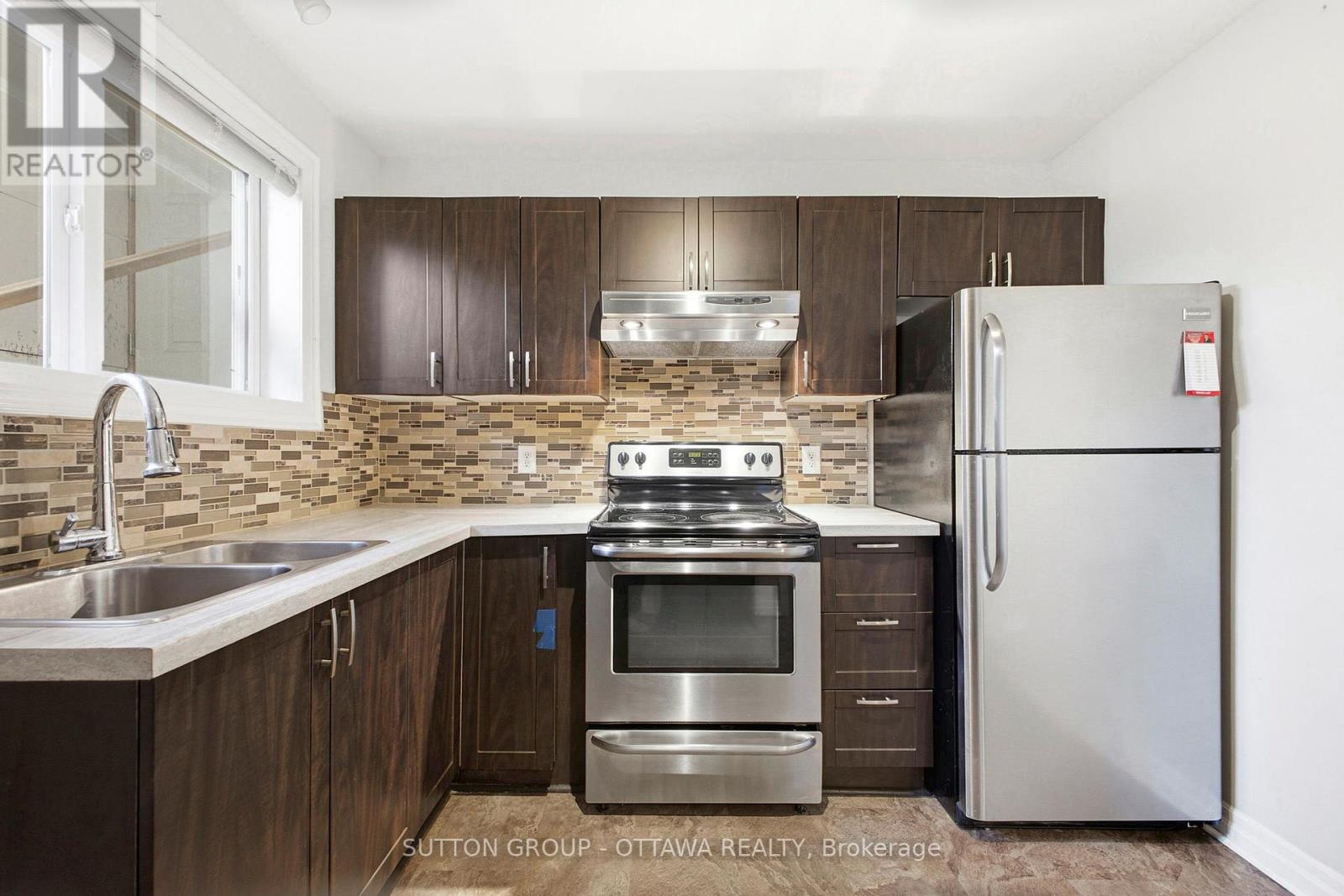 1654 Abbey Road, Ottawa, Ontario  K1G 0H3 - Photo 4 - X12757422