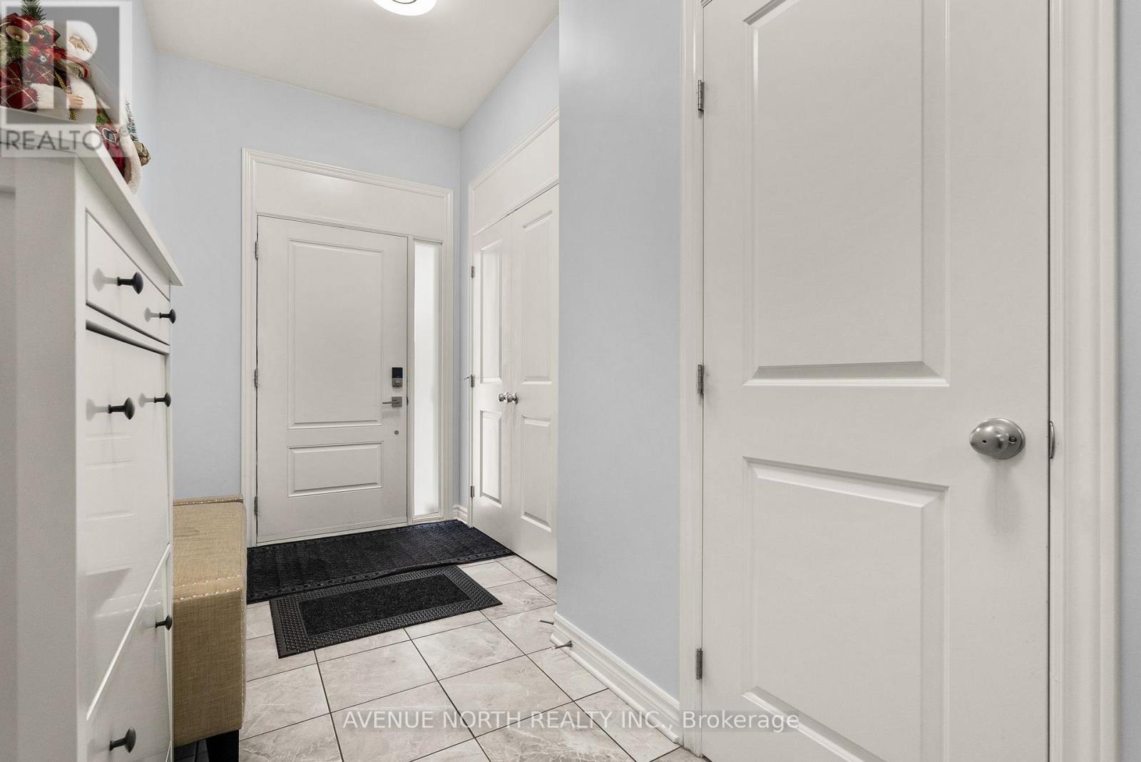 119 Eric Maloney Way, Ottawa, Ontario  K1T 0R2 - Photo 3 - X12757428