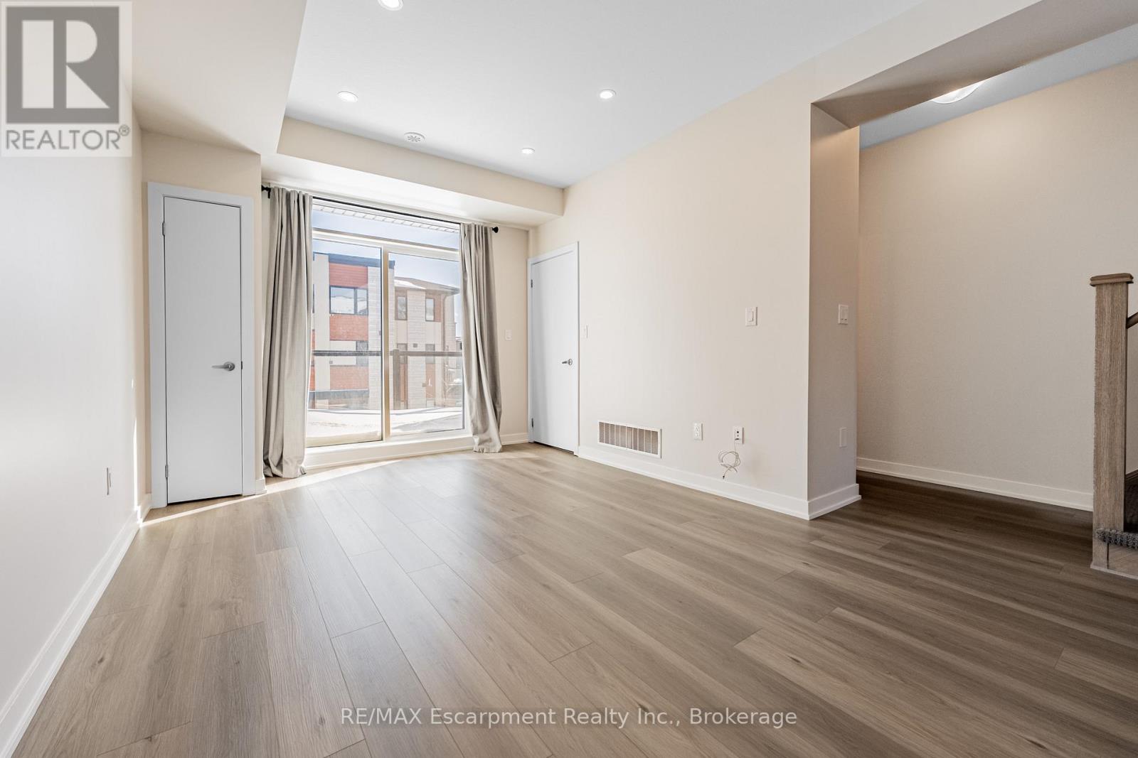 18 - 590 North Service Road, Hamilton, Ontario  L8E 0K5 - Photo 21 - X12756792