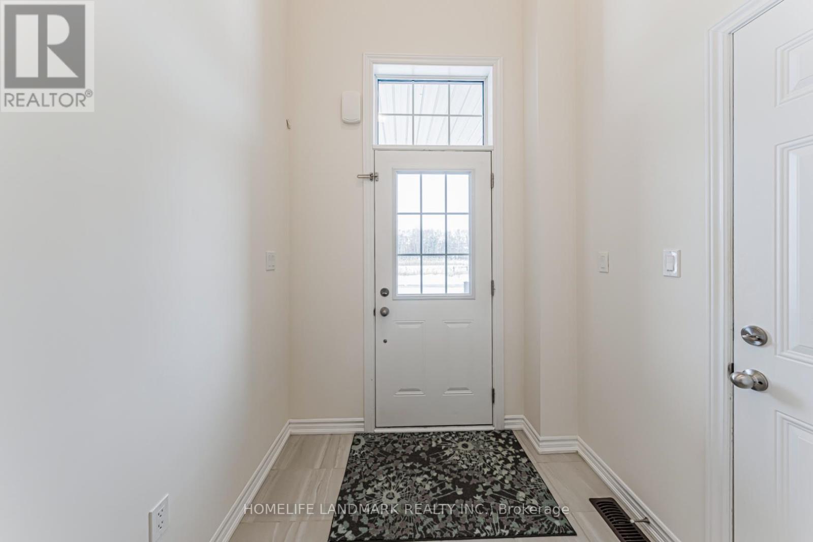 85 Jonkman Boulevard, Bradford West Gwillimbury (Bradford), Ontario  L3Z 4J9 - Photo 6 - N12757788