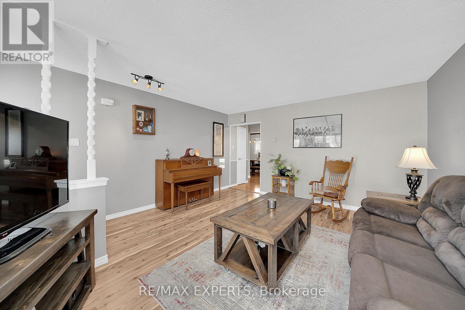 266 Britannia Avenue, Bradford West Gwillimbury (Bradford), Ontario  L3Z 1A7 - Photo 10 - N12757804