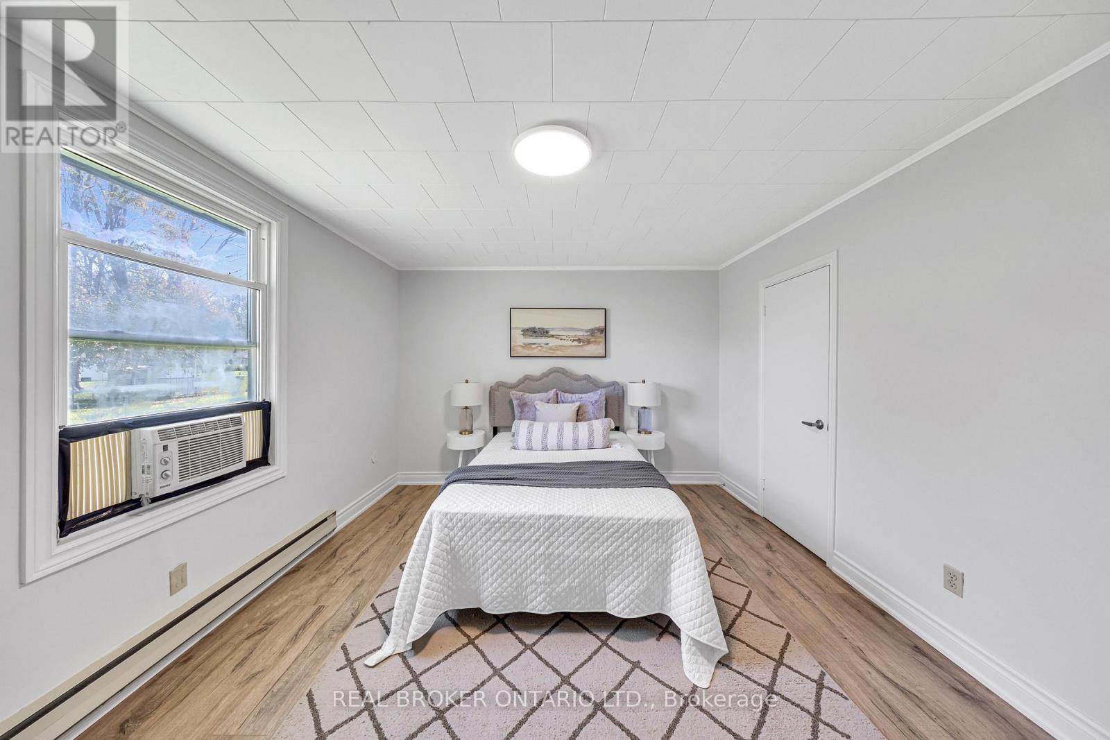 9 Centre Road, Georgina, Ontario  L0E 1N0 - Photo 18 - N12757892