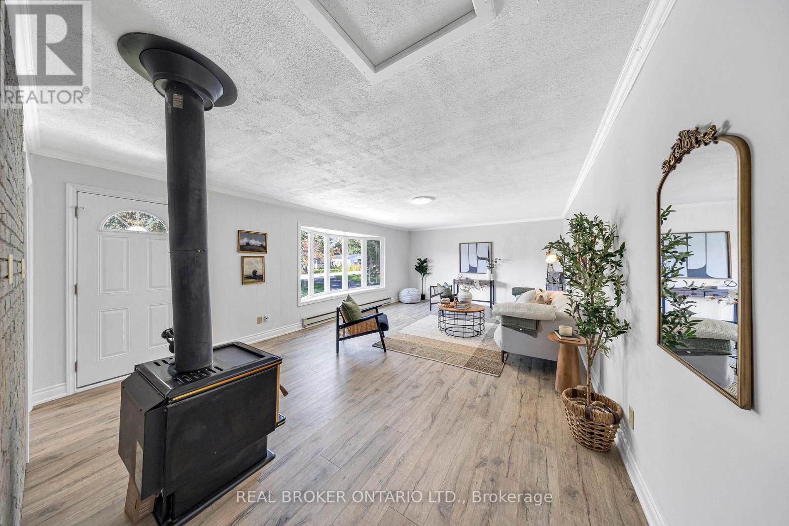 9 Centre Road, Georgina, Ontario  L0E 1N0 - Photo 20 - N12757892