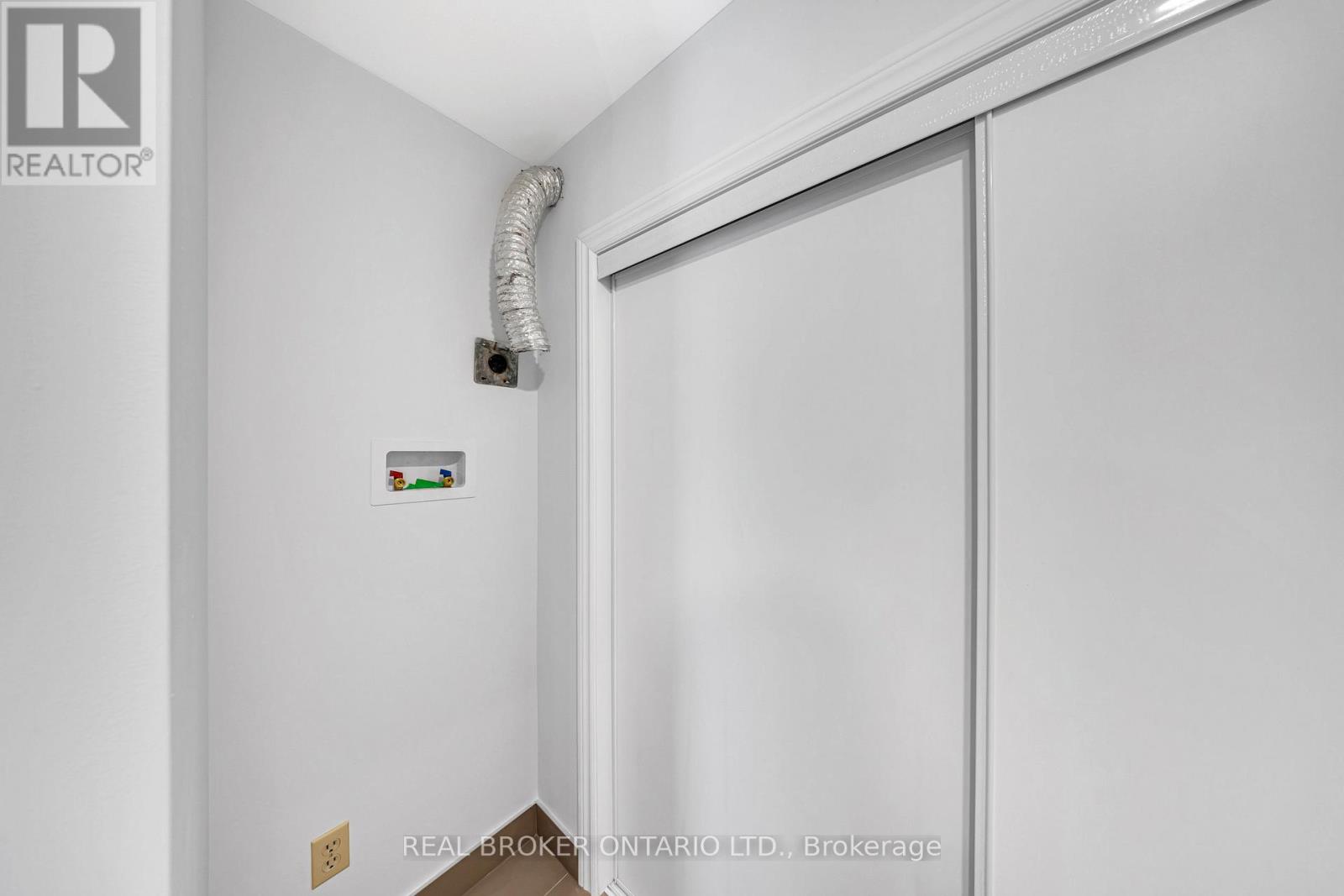 9 Centre Road, Georgina, Ontario  L0E 1N0 - Photo 22 - N12757892