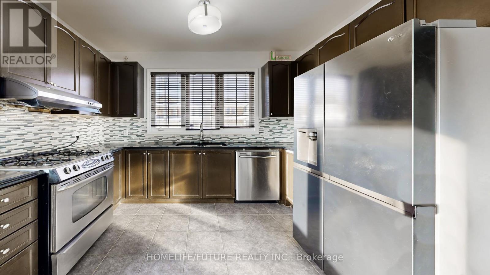 107 Gladys Clarkson Drive, Whitchurch-Stouffville, Ontario  L4A 0R3 - Photo 13 - N12757924