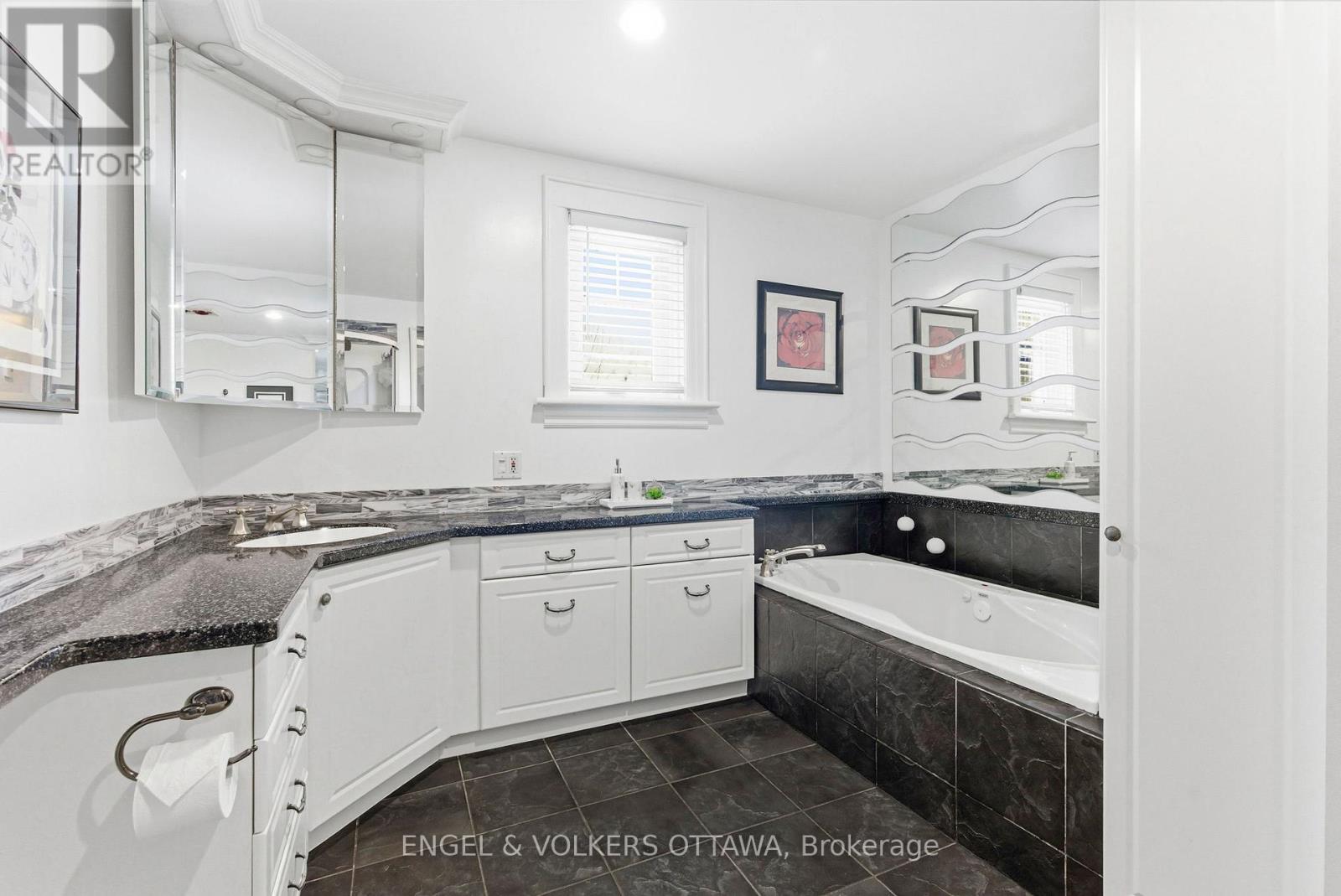 407 Echo Drive, Ottawa, Ontario  K1S 1N5 - Photo 14 - X12757274