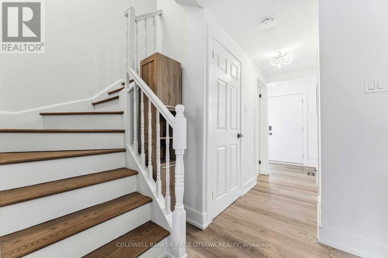 33 Monterey Drive, Ottawa, Ontario  K2H 7A9 - Photo 2 - X12757786