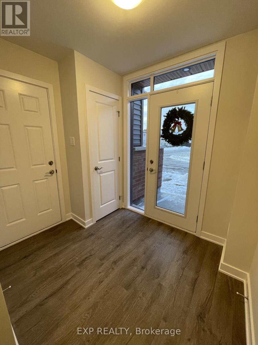 633 Corporal Private, Ottawa, Ontario  K1X 0M7 - Photo 2 - X12757824