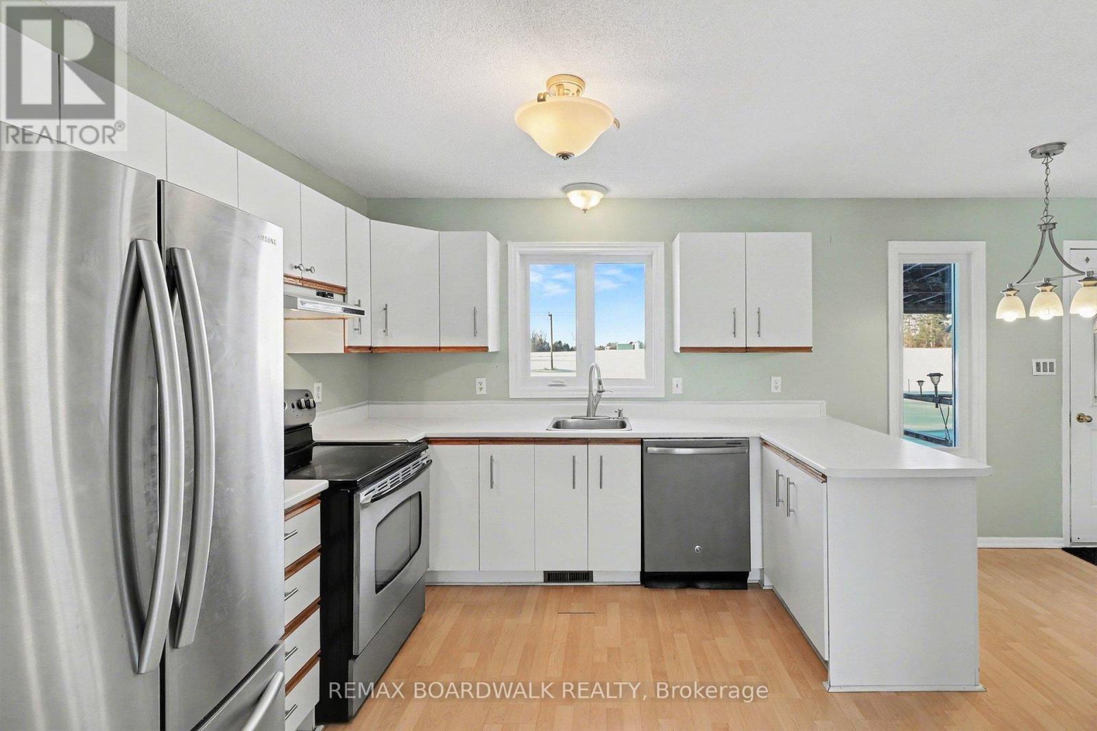 16319 Seventh Road, North Stormont, Ontario  K0C 1W0 - Photo 7 - X12757932