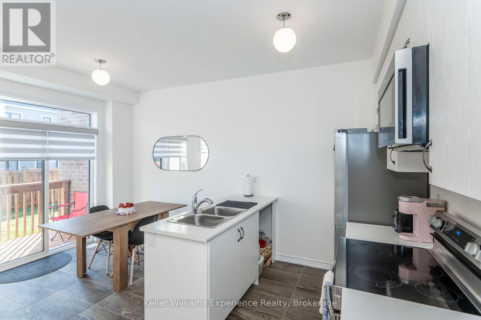 12 Durham Avenue, Barrie, Ontario  L9J 0W7 - Photo 6 - S12756810