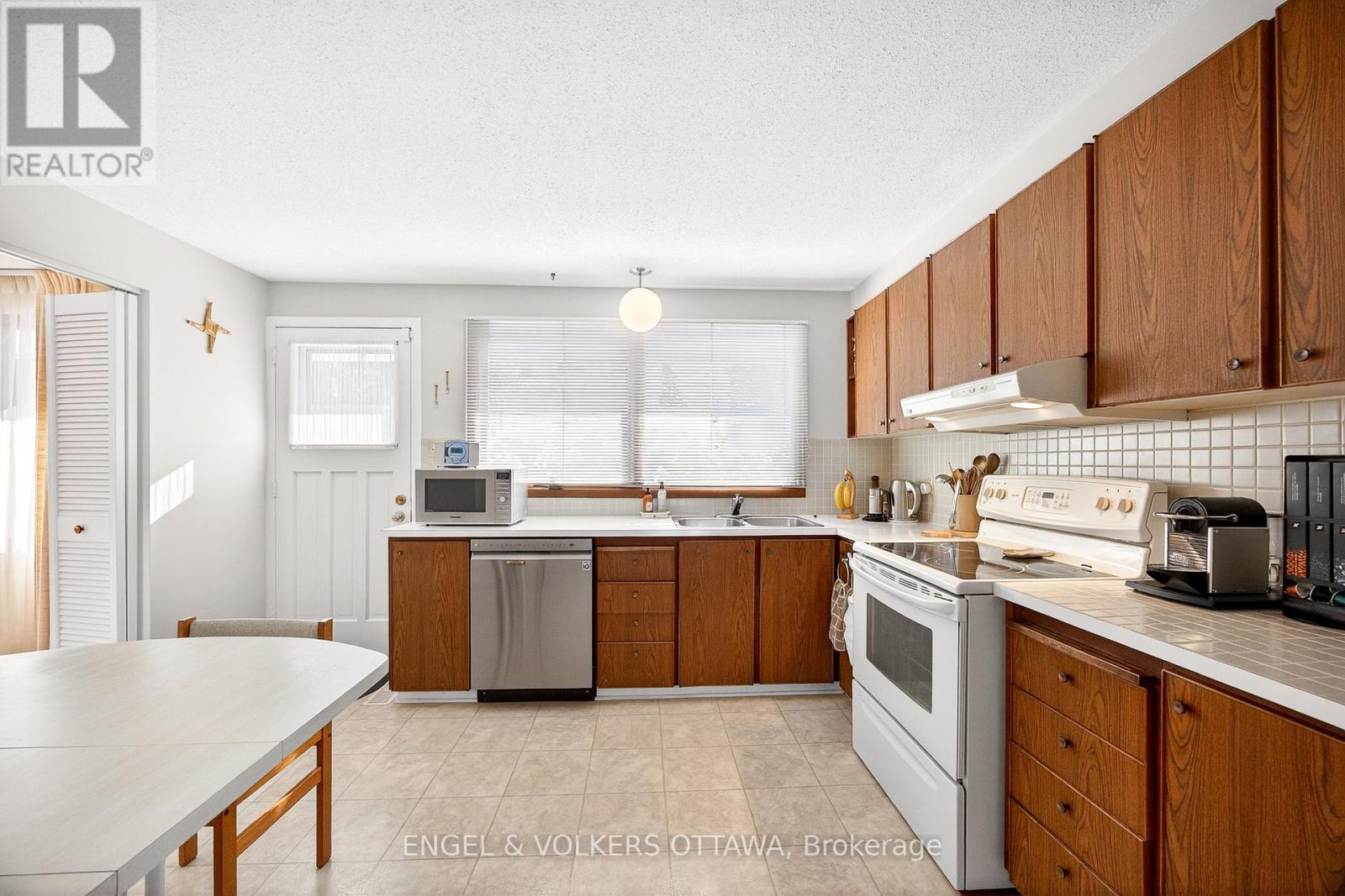 34 Wallford Way, Ottawa, Ontario  K2E 6B6 - Photo 16 - X12757948