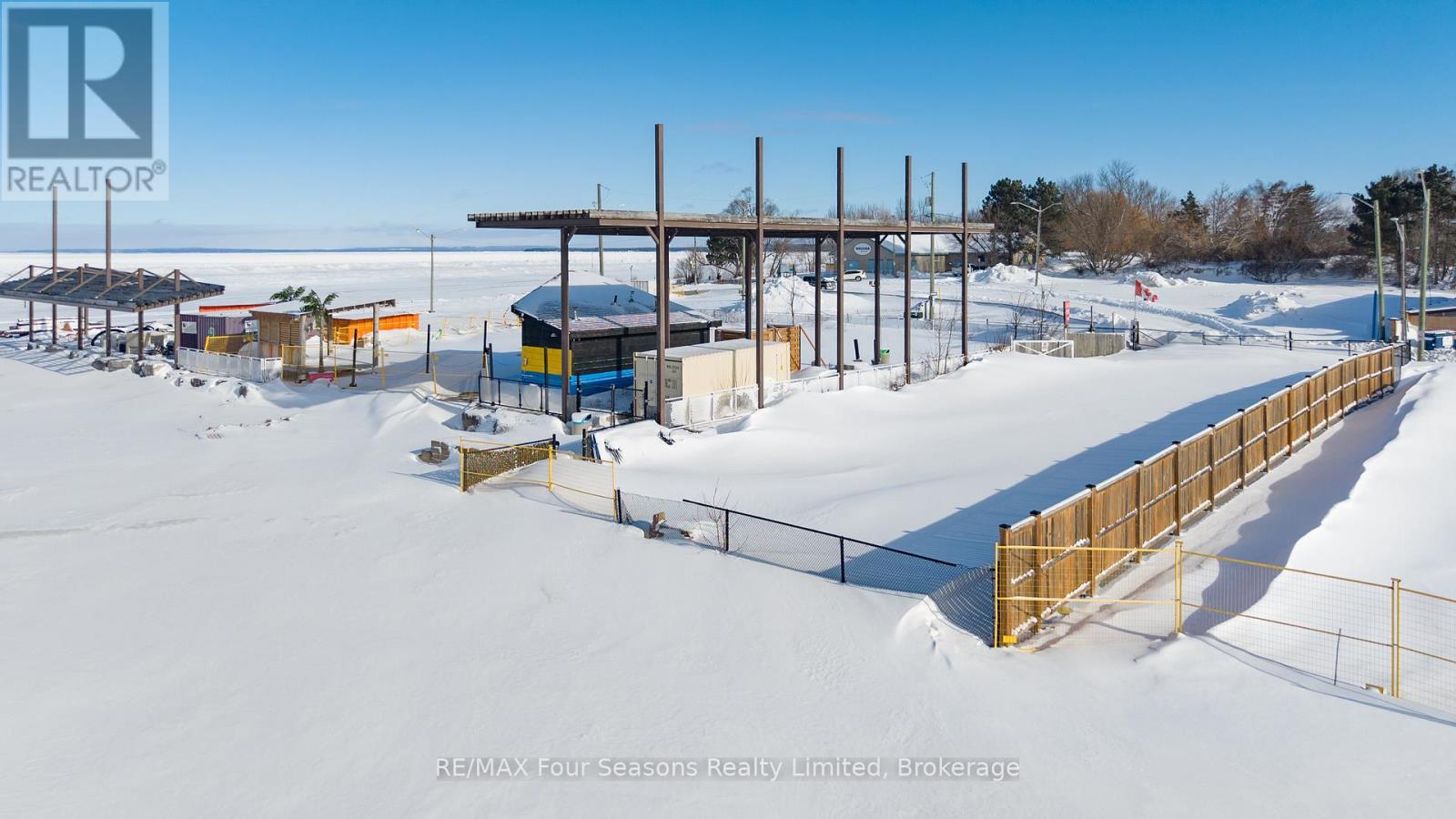 9 Main Street, Wasaga Beach, Ontario  L9Z 2K3 - Photo 3 - S12757906