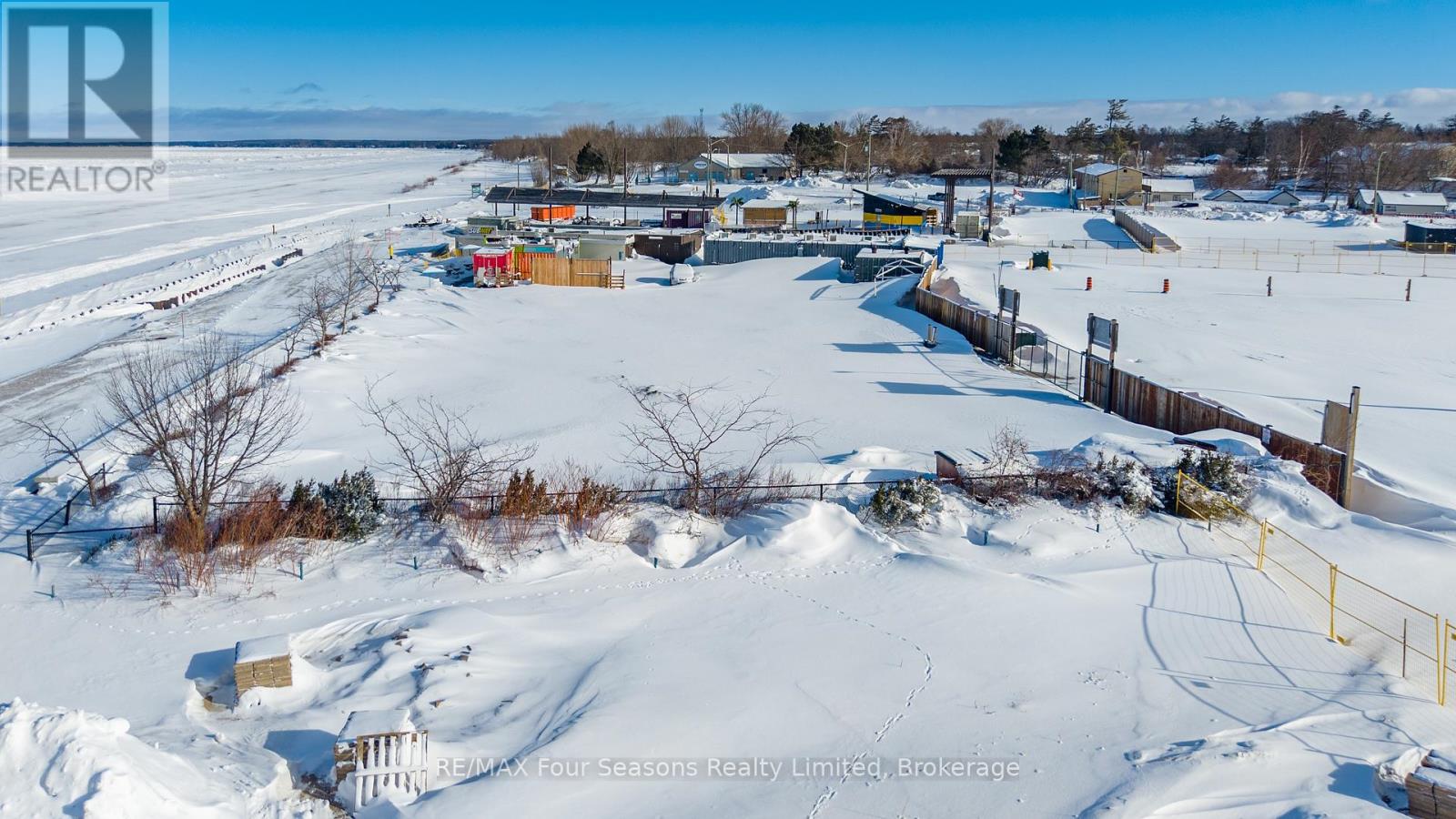 10 Main Street, Wasaga Beach, Ontario  L9Z 2K3 - Photo 3 - S12757910