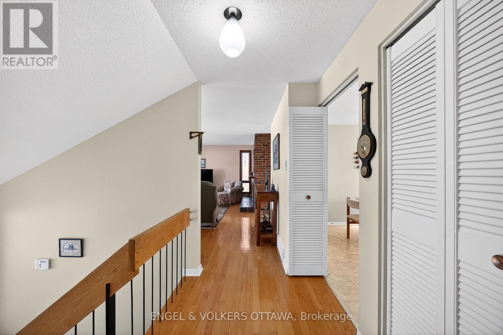 34 Wallford Way, Ottawa, Ontario  K2E 6B6 - Photo 7 - X12757948