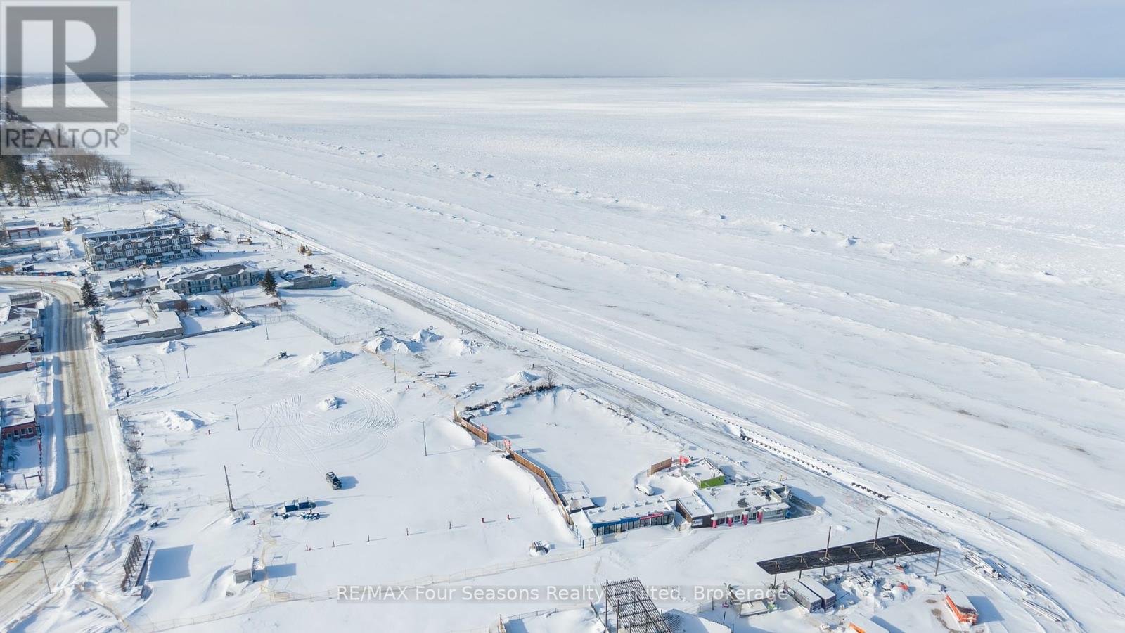 10 Main Street, Wasaga Beach, Ontario  L9Z 2K3 - Photo 5 - S12757910