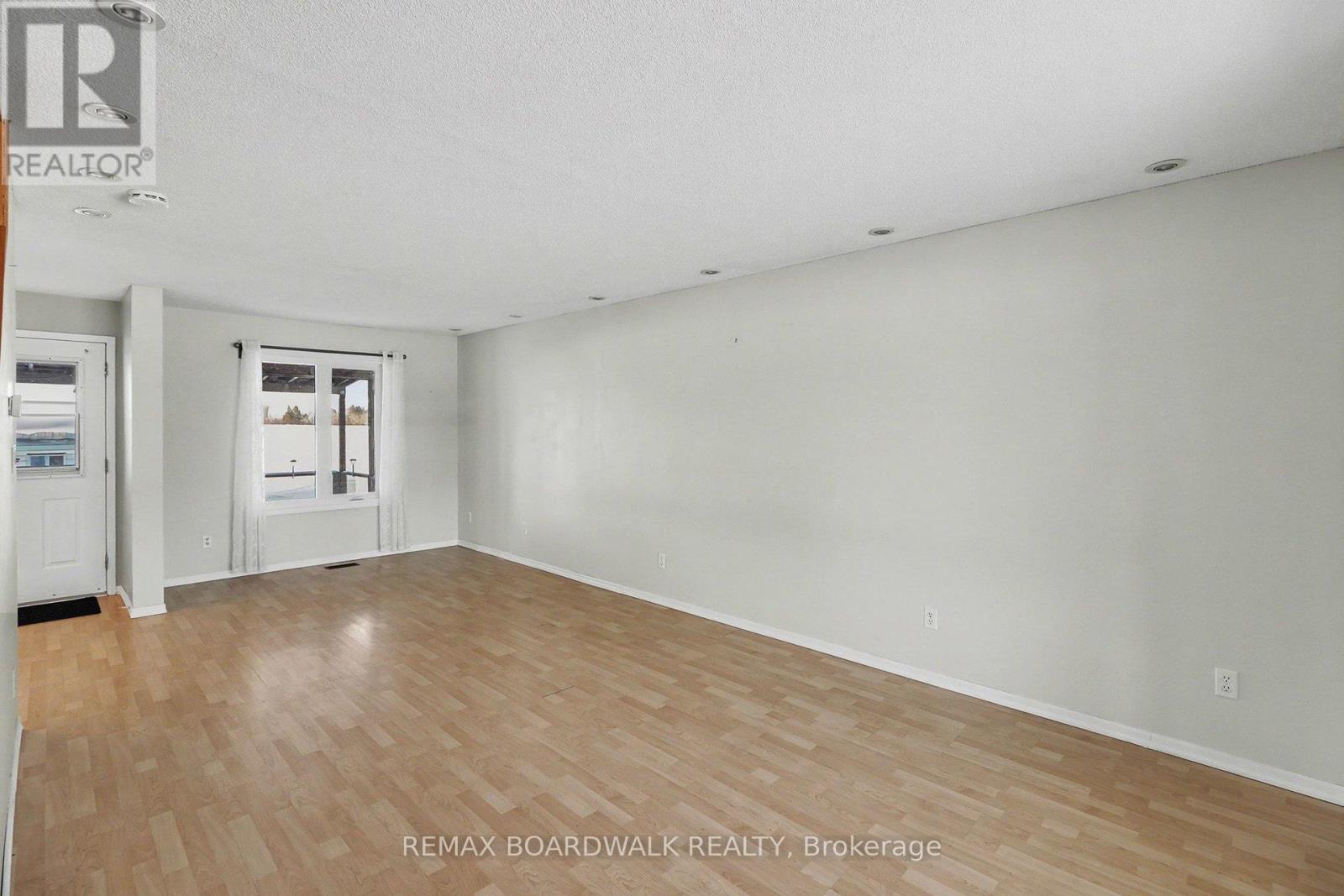 16319 Seventh Road, North Stormont, Ontario  K0C 1W0 - Photo 4 - X12757932