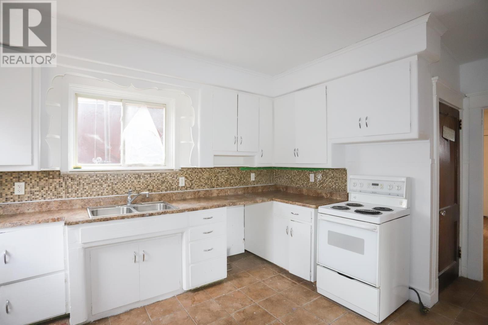 364 Albert St, Sault Ste. Marie, Ontario  P6A 1B7 - Photo 12 - SM260228