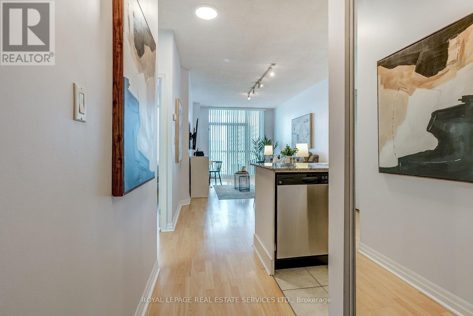 1359 Rathburn Road, Mississauga, Ontario  L4W 5P7 - Photo 10 - W12757802