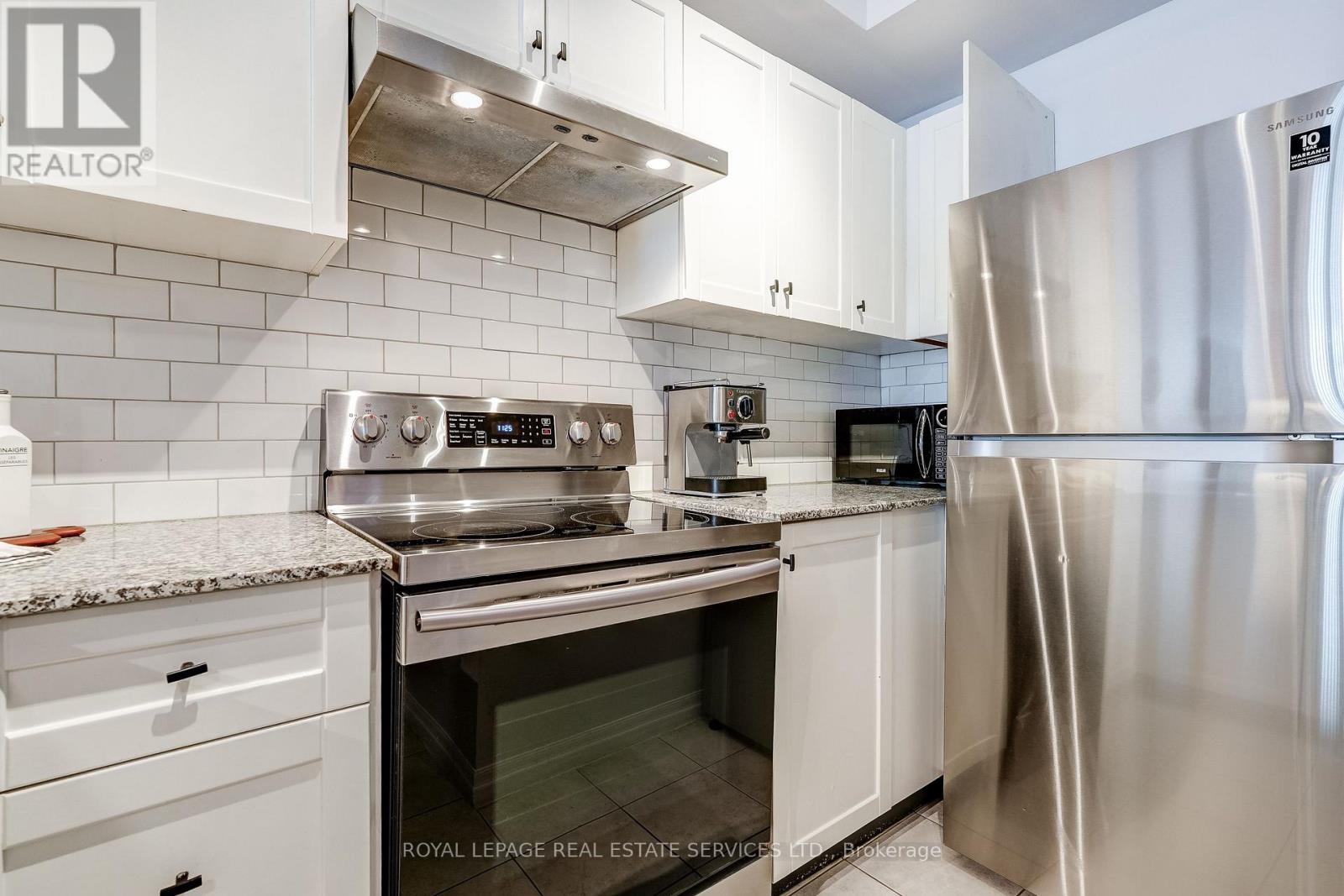 1359 Rathburn Road, Mississauga, Ontario  L4W 5P7 - Photo 12 - W12757802